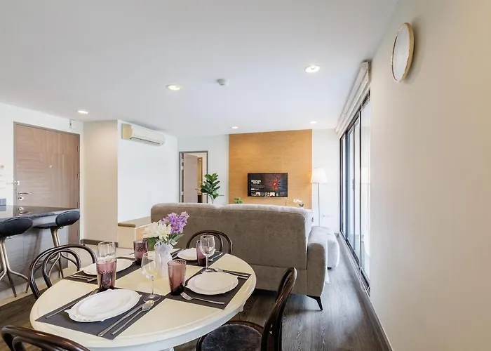Huge Luxury Center Of Bkk! 5 Mins Bts Asok! Apartment *