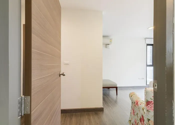 Huge Luxury Center Of Bkk! 5 Mins Bts Asok! Apartment *