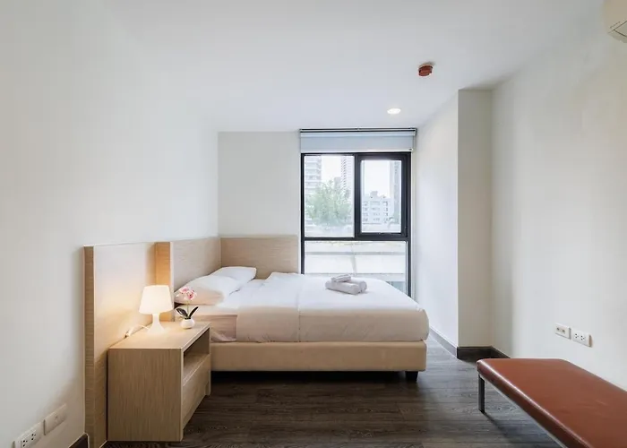 Huge Luxury Center Of Bkk! 5 Mins Bts Asok! Apartment *